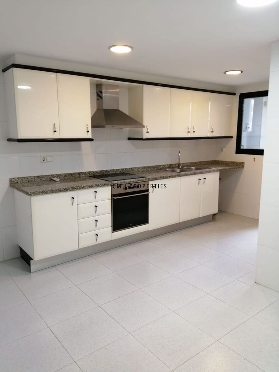 4 bedroom Flat for rent in Valencia city with garage - € 2,500 (Ref: 9506598)