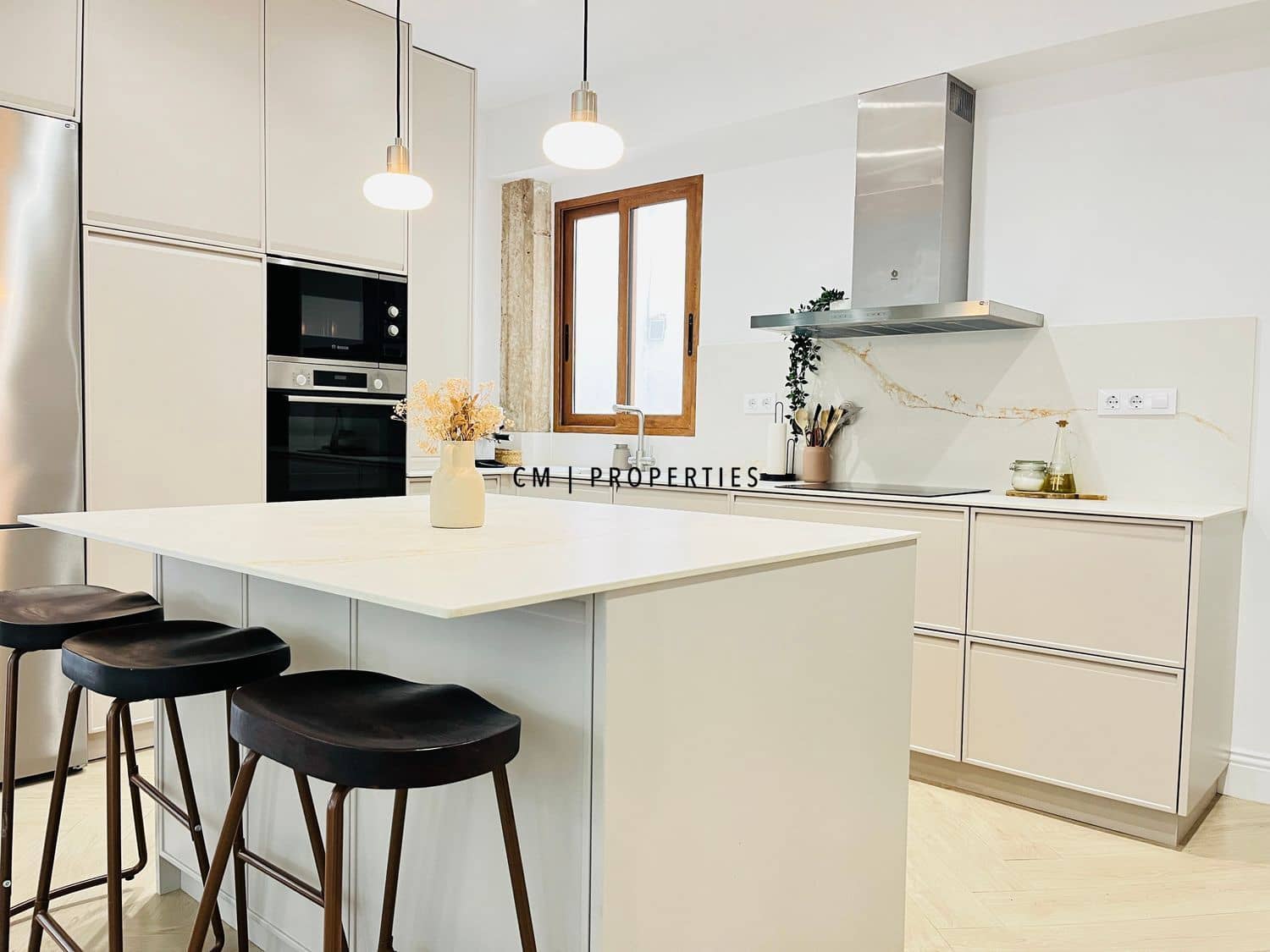 4 quarto Apartamento para arrendar em Valencia cidade com garagem - 2 490 € (Ref: 9524593)