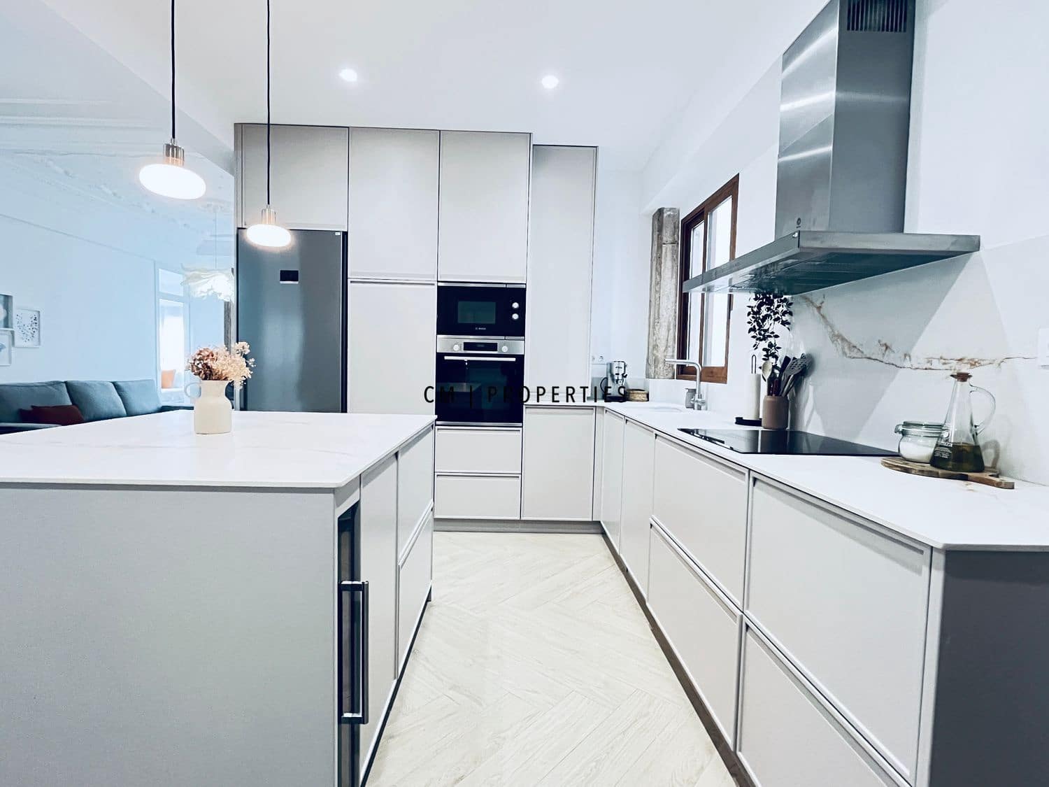 4 quarto Apartamento para arrendar em Valencia cidade com garagem - 2 490 € (Ref: 9524593)