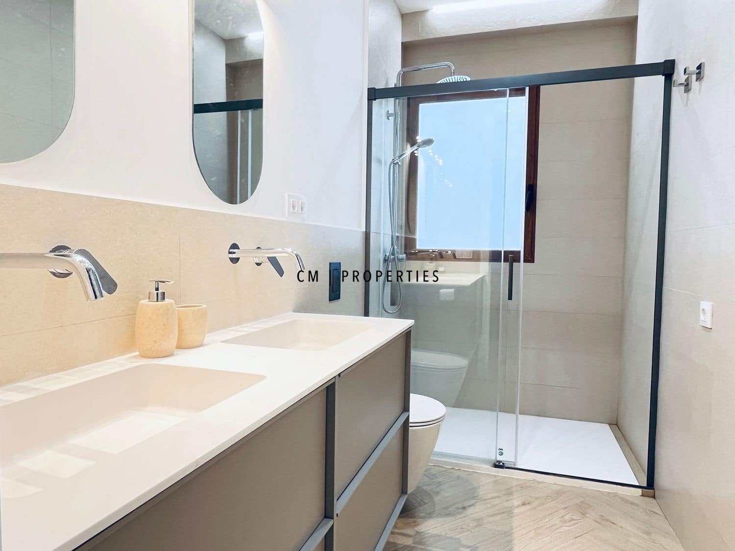 4 quarto Apartamento para arrendar em Valencia cidade com garagem - 2 490 € (Ref: 9524593)