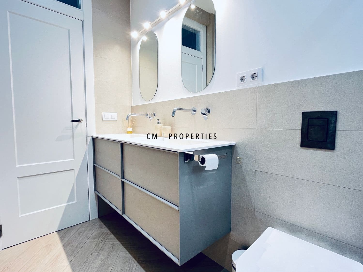 4 quarto Apartamento para arrendar em Valencia cidade com garagem - 2 490 € (Ref: 9524593)