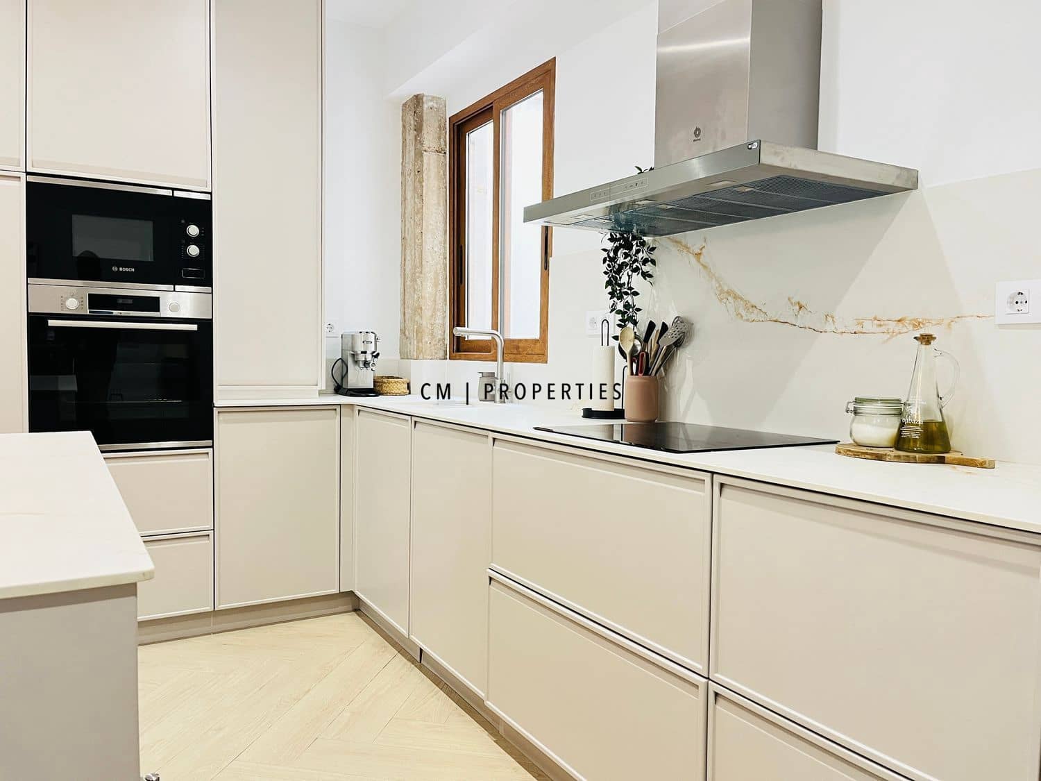 4 quarto Apartamento para arrendar em Valencia cidade com garagem - 2 490 € (Ref: 9524593)