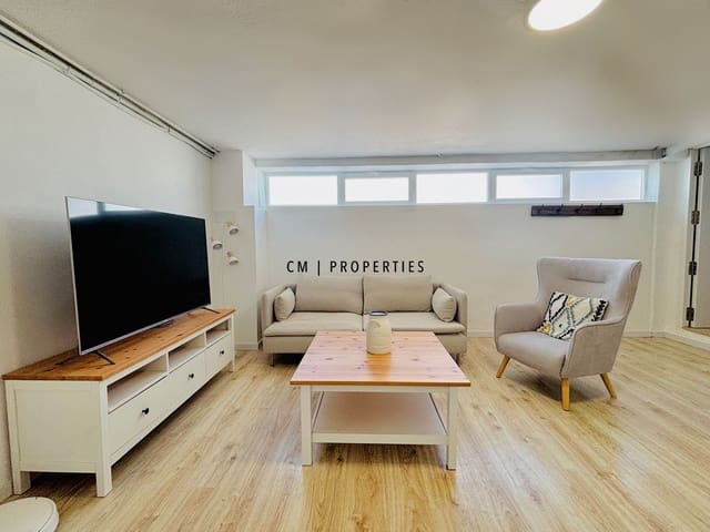 2 soverom Villa til leie i Torrent - € 1 300 (Ref: 9529008)