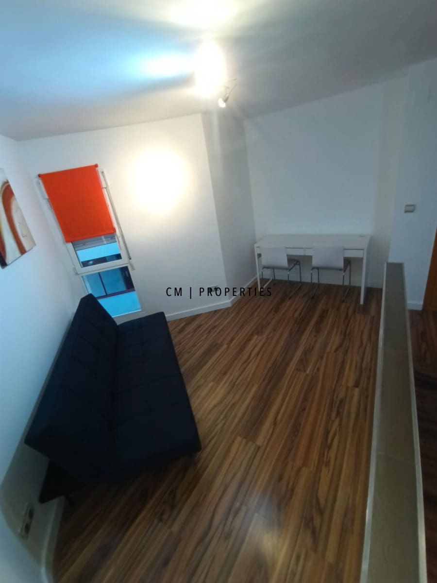 Penthouse de 3 chambres à louer à Valence ville - 2 000 € (Ref: 9531986)