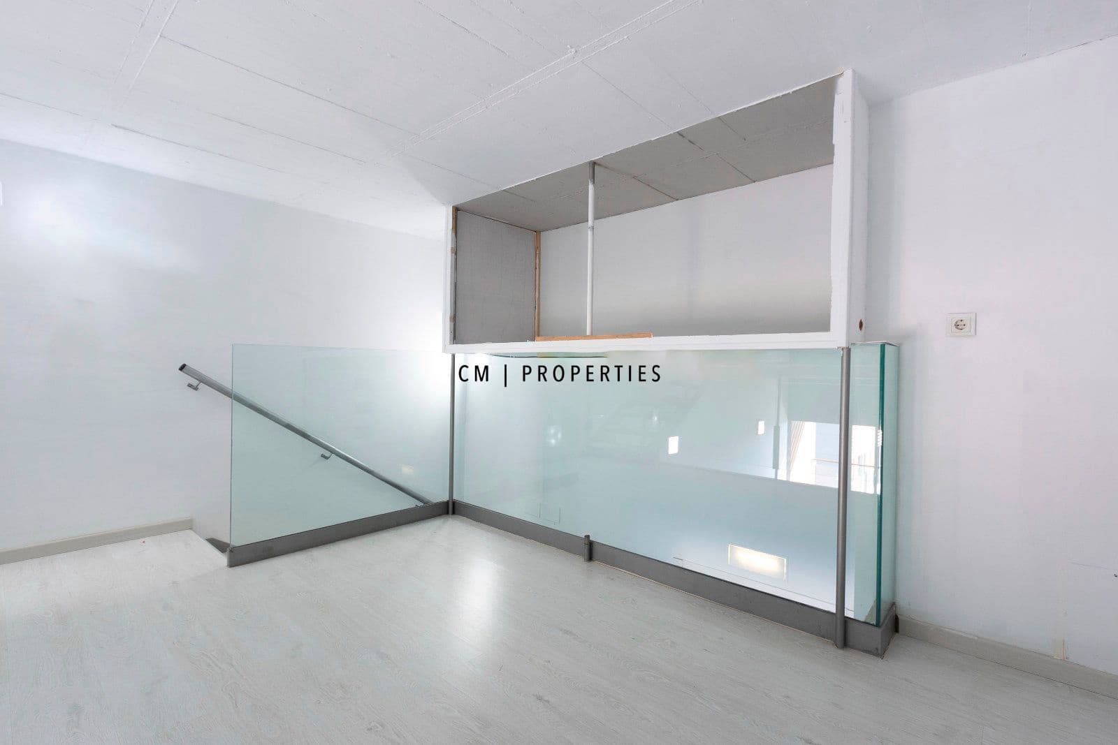 1 Zimmer Penthouse zu vermieten in Valencia Stadt mit Pool Garage - 1.250 € (Ref: 9535138)