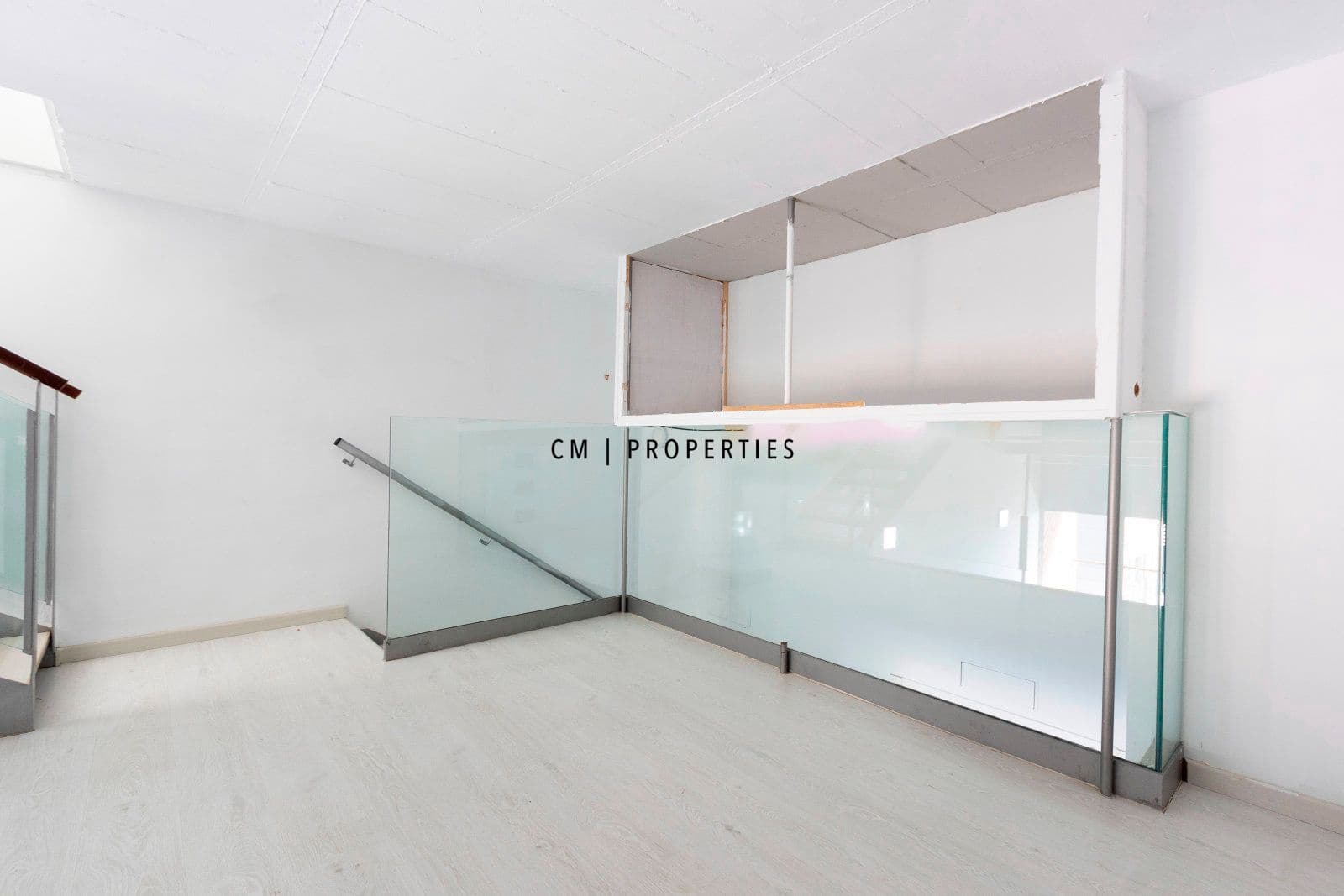 1 Zimmer Penthouse zu vermieten in Valencia Stadt mit Pool Garage - 1.250 € (Ref: 9535138)