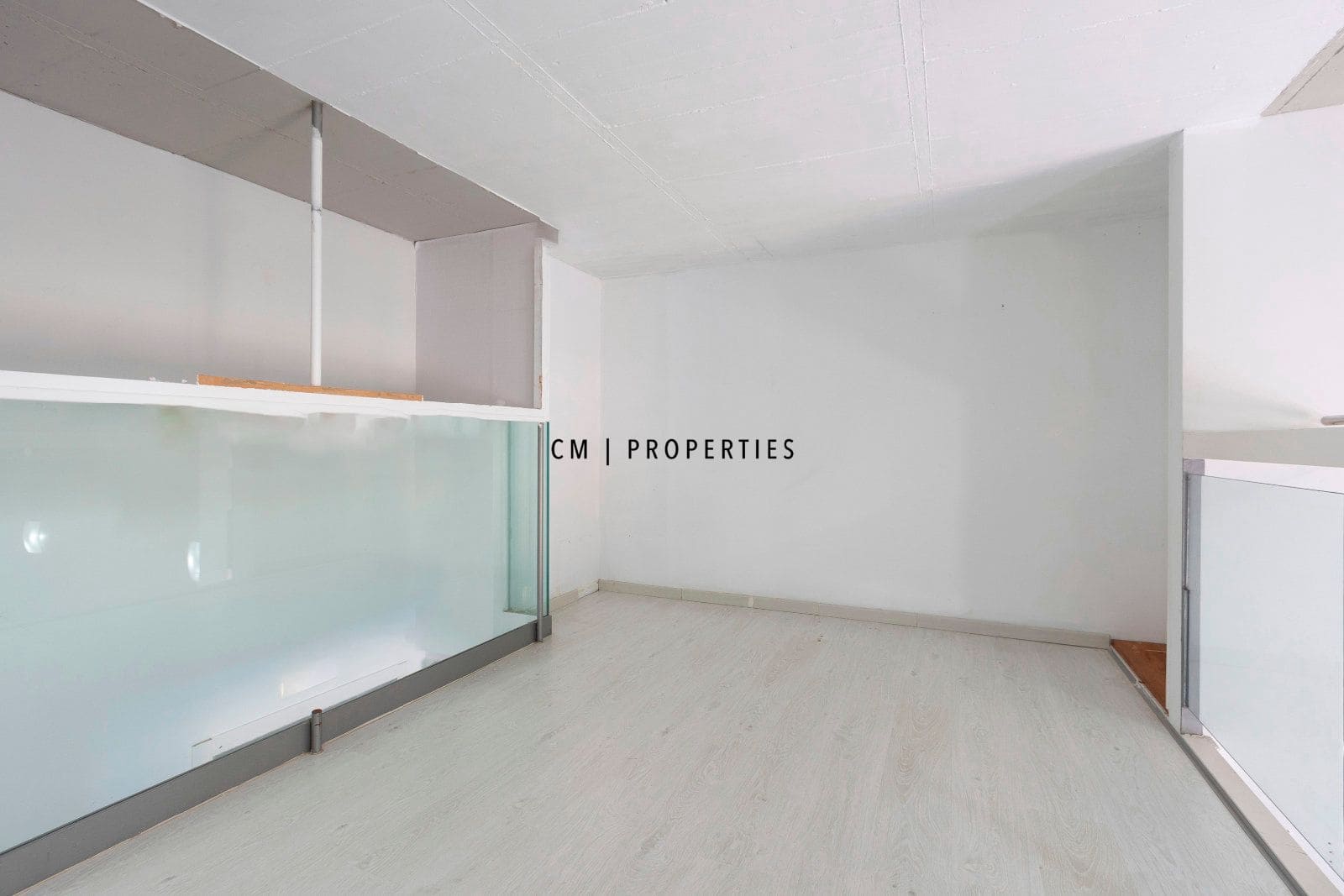 1 Zimmer Penthouse zu vermieten in Valencia Stadt mit Pool Garage - 1.250 € (Ref: 9535138)