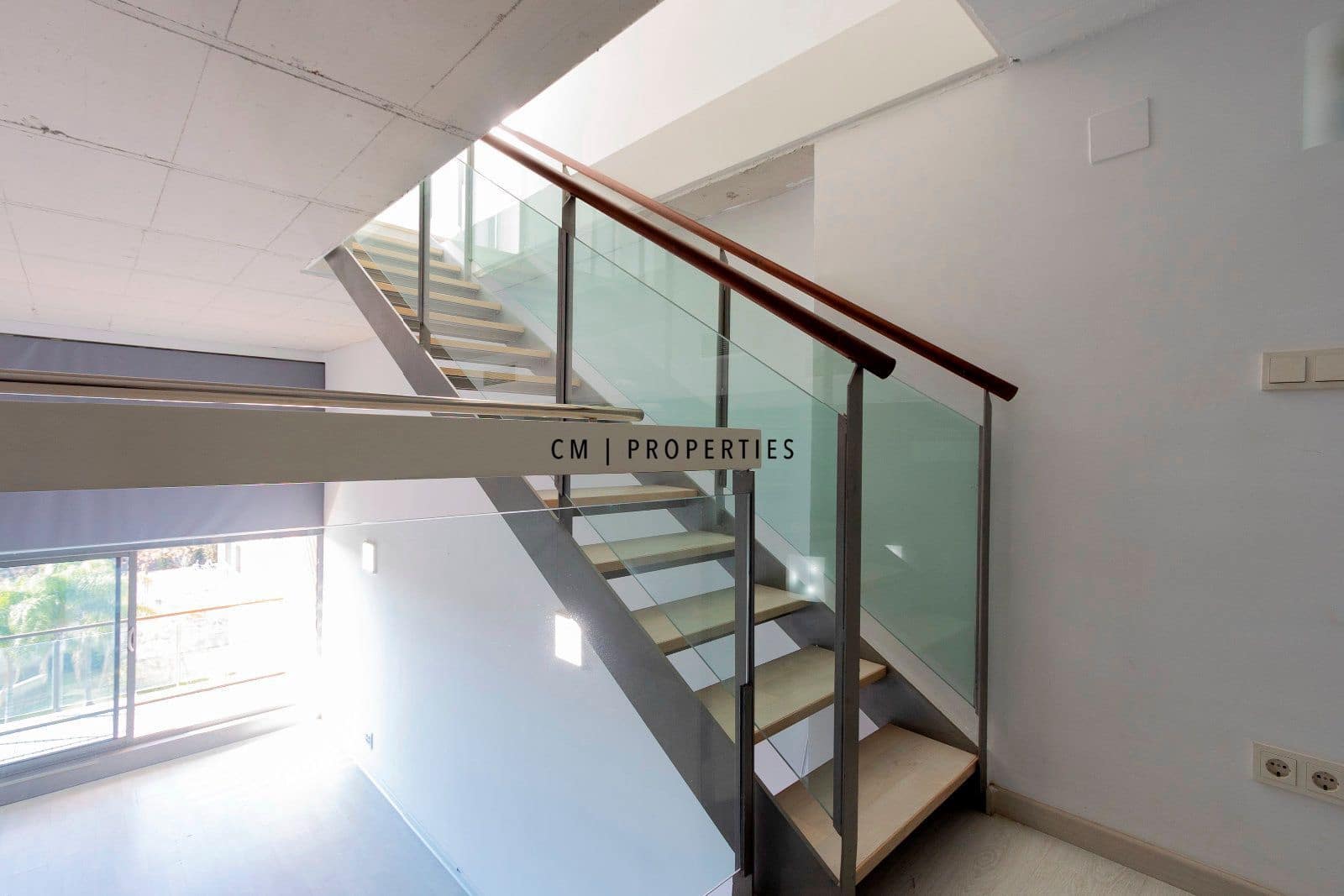 1 Zimmer Penthouse zu vermieten in Valencia Stadt mit Pool Garage - 1.250 € (Ref: 9535138)