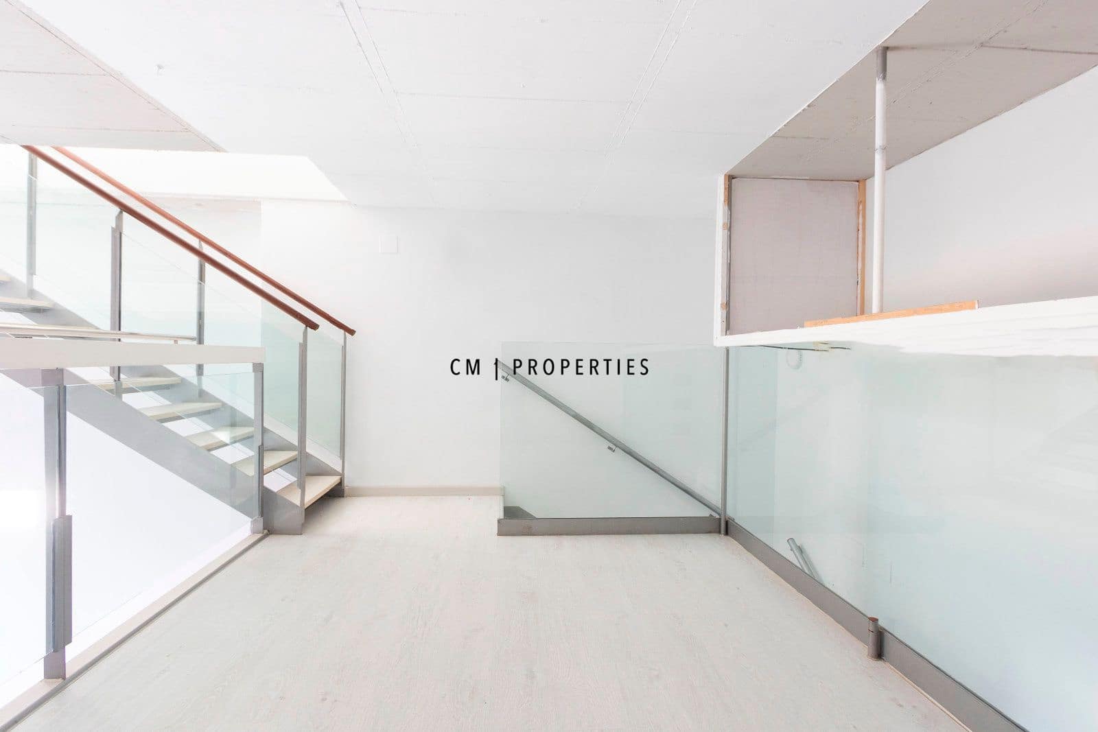 1 Zimmer Penthouse zu vermieten in Valencia Stadt mit Pool Garage - 1.250 € (Ref: 9535138)