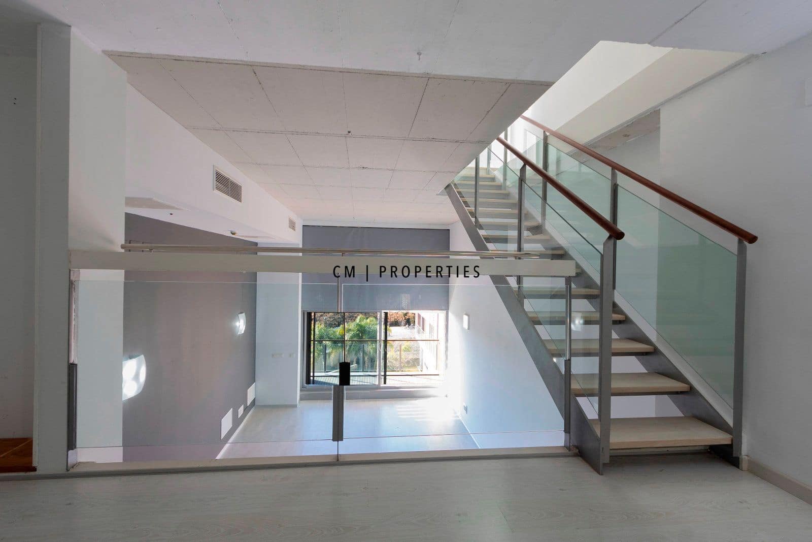 1 Zimmer Penthouse zu vermieten in Valencia Stadt mit Pool Garage - 1.250 € (Ref: 9535138)