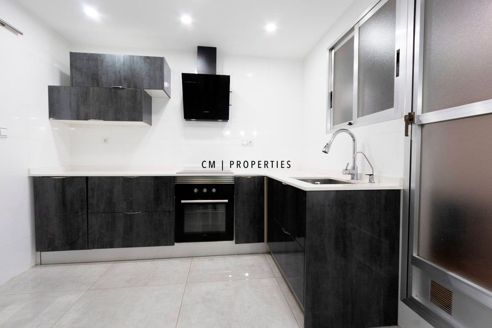 3 bedroom Flat for rent in Xirivella - € 1,500 (Ref: 9544031)