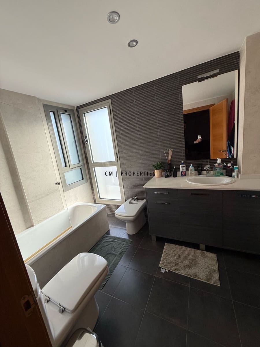 Appartement de 3 chambres à louer à Valence ville avec piscine garage - 2 700 € (Ref: 9548959)