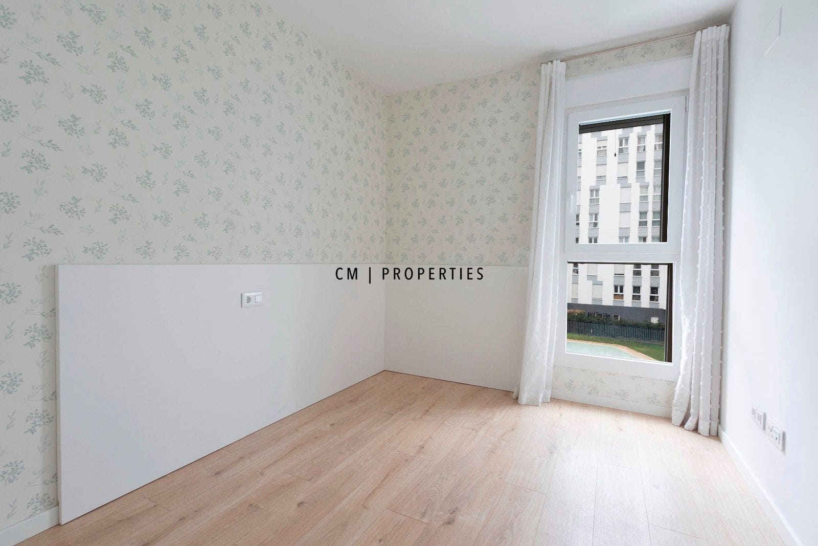 Appartement de 4 chambres à louer à Valence ville avec piscine garage - 1 950 € (Ref: 9550090)