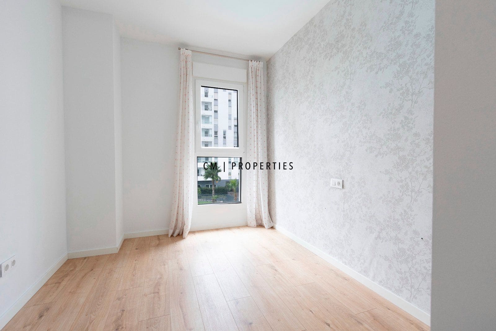 Appartement de 4 chambres à louer à Valence ville avec piscine garage - 1 950 € (Ref: 9550090)