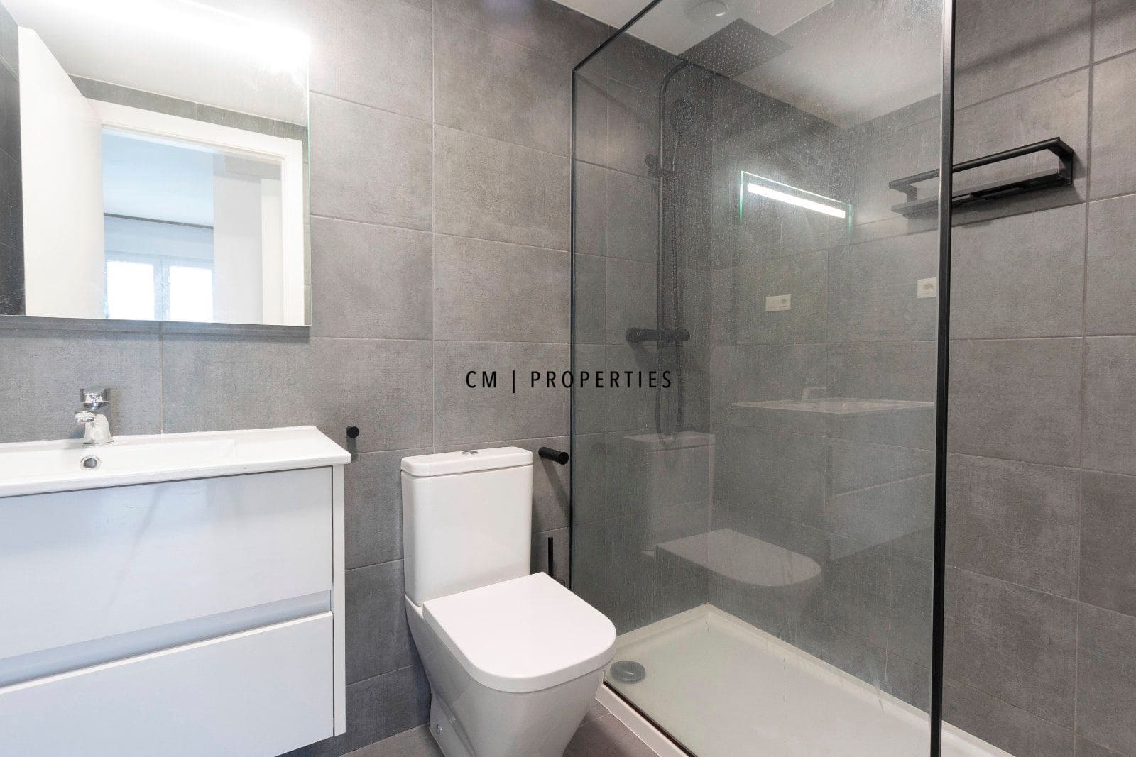 Appartement de 4 chambres à louer à Valence ville avec piscine garage - 1 950 € (Ref: 9550090)