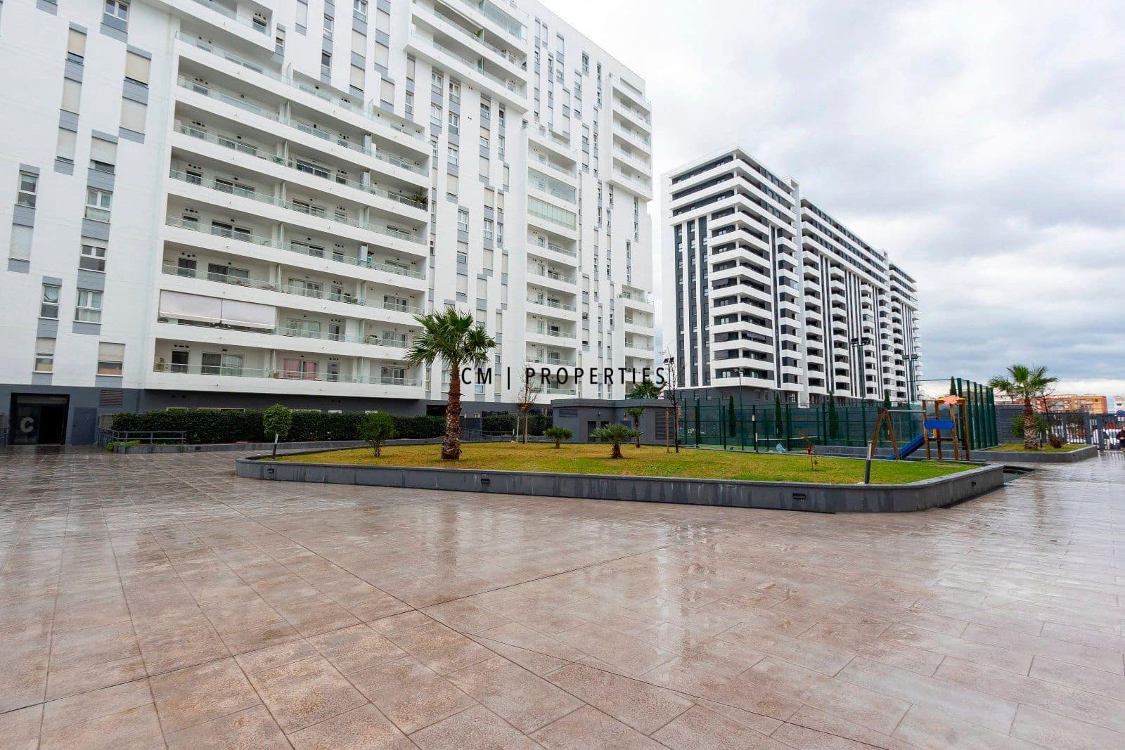 Appartement de 4 chambres à louer à Valence ville avec piscine garage - 1 950 € (Ref: 9550090)