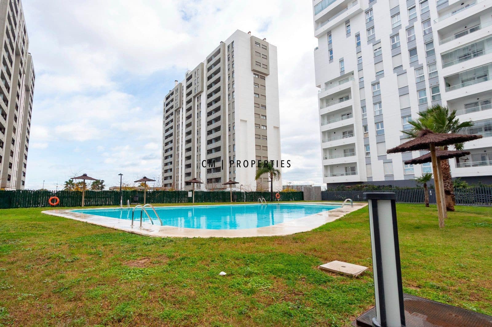 Appartement de 4 chambres à louer à Valence ville avec piscine garage - 1 950 € (Ref: 9550090)