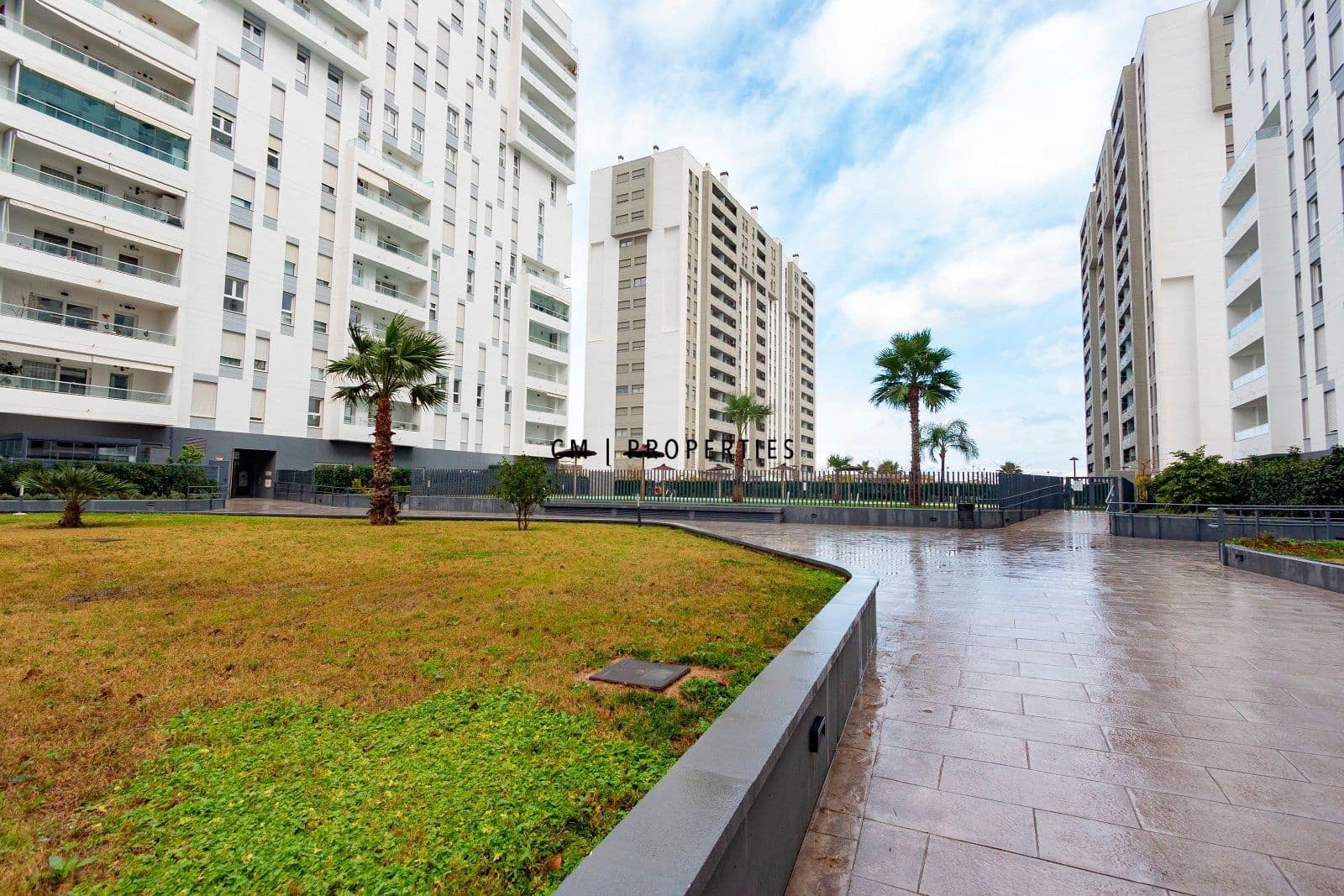 Appartement de 4 chambres à louer à Valence ville avec piscine garage - 1 950 € (Ref: 9550090)