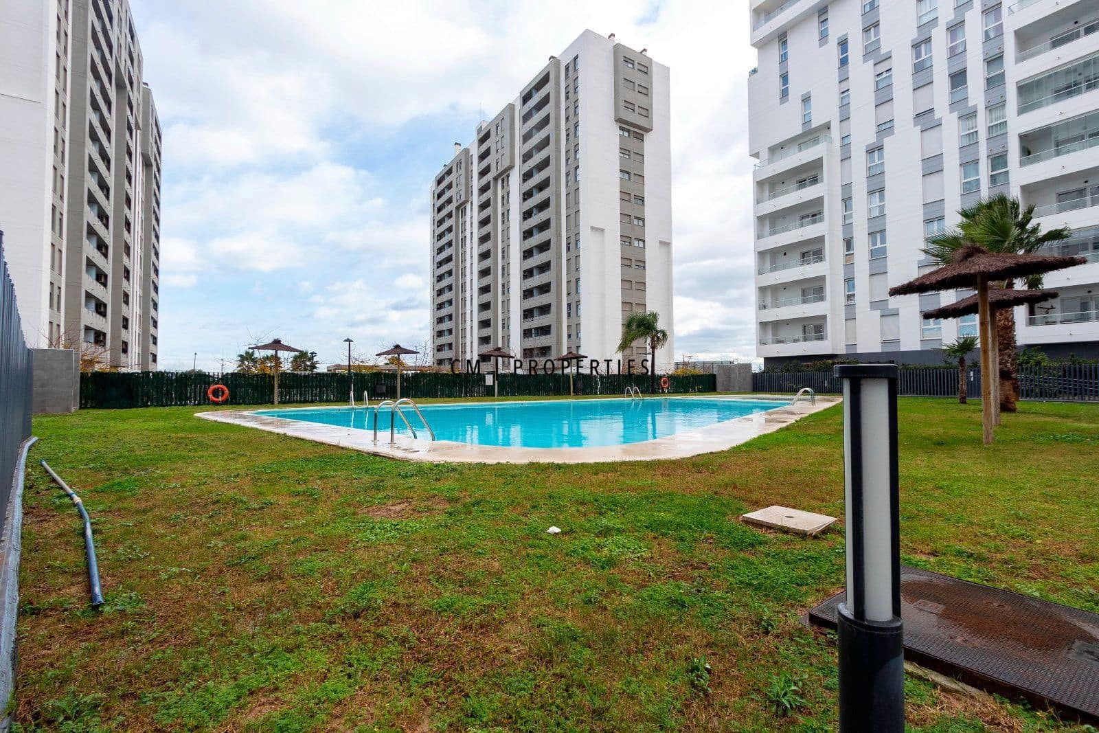 Appartement de 4 chambres à louer à Valence ville avec piscine garage - 1 950 € (Ref: 9550090)