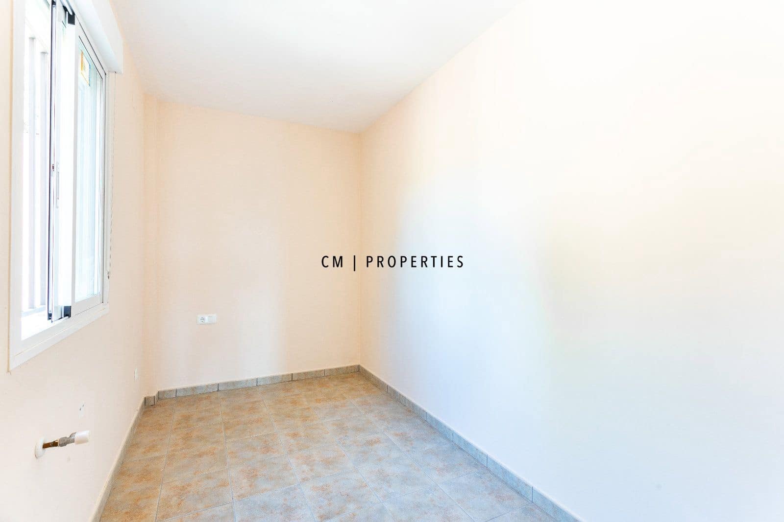 Chalet de 4 habitaciones en Torás en alquiler con piscina garaje - 800 € (Ref: 9552604)