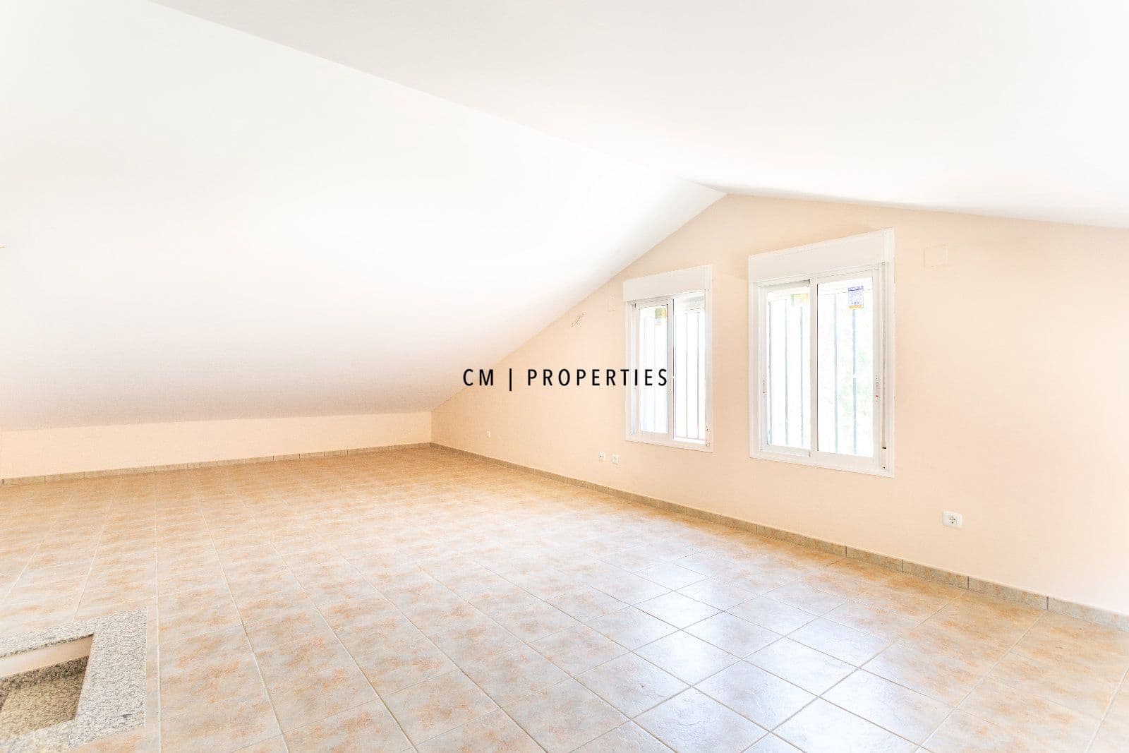 Chalet de 4 habitaciones en Torás en alquiler con piscina garaje - 800 € (Ref: 9552604)