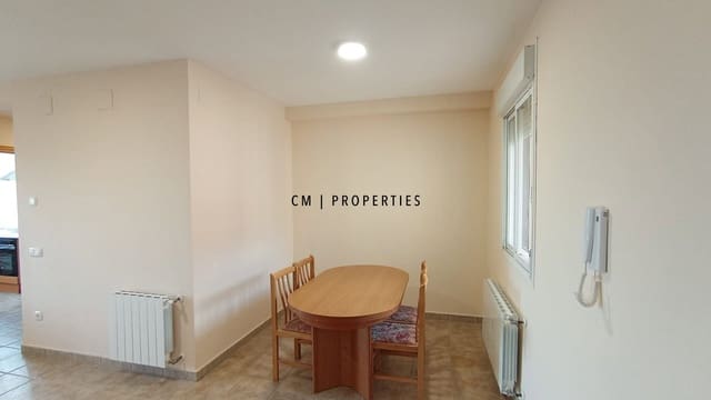 Chalet de 4 habitaciones en Torás en alquiler con piscina garaje - 800 € (Ref: 9552604)