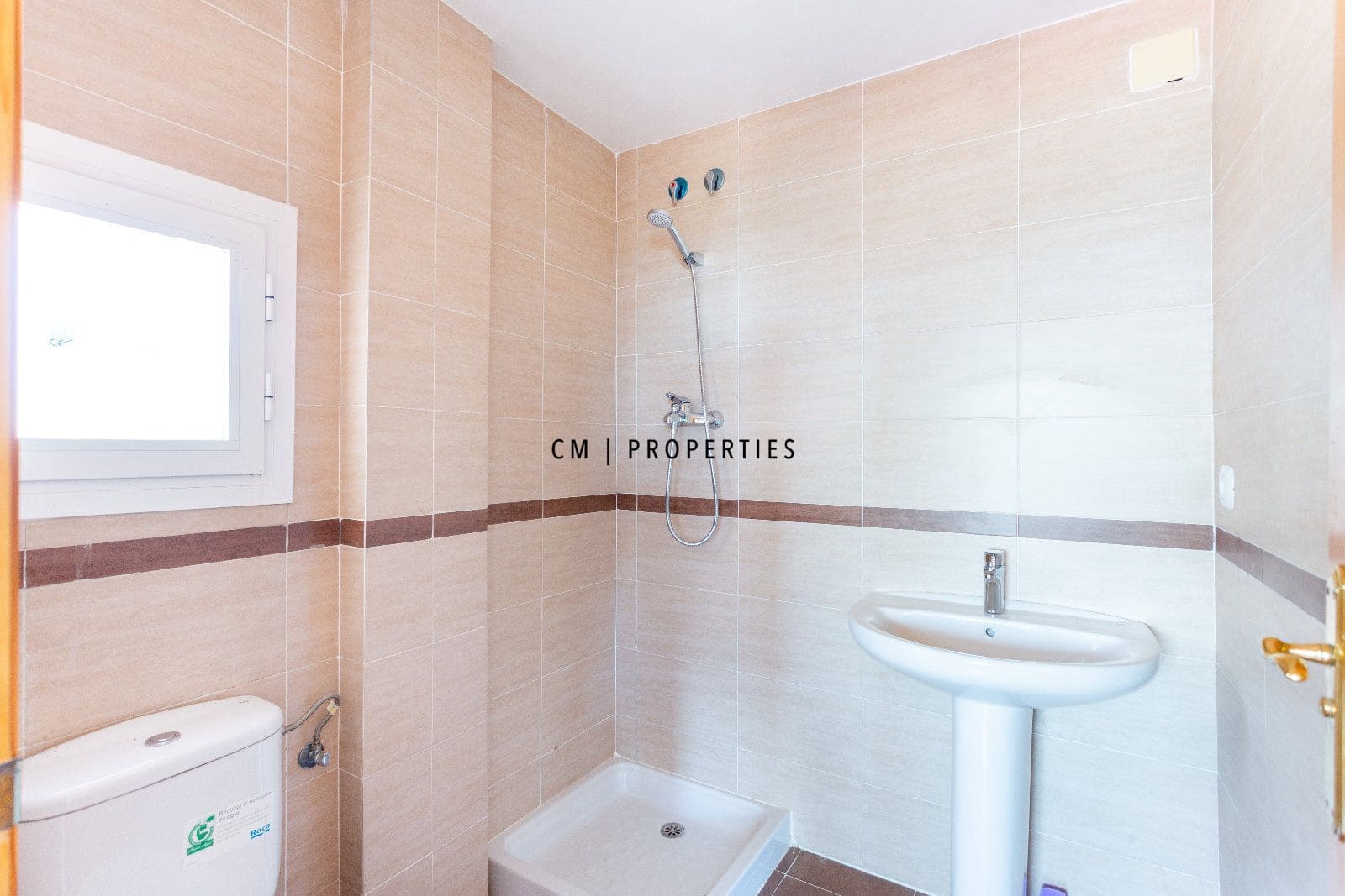 Chalet de 4 habitaciones en Torás en alquiler con piscina garaje - 800 € (Ref: 9552604)