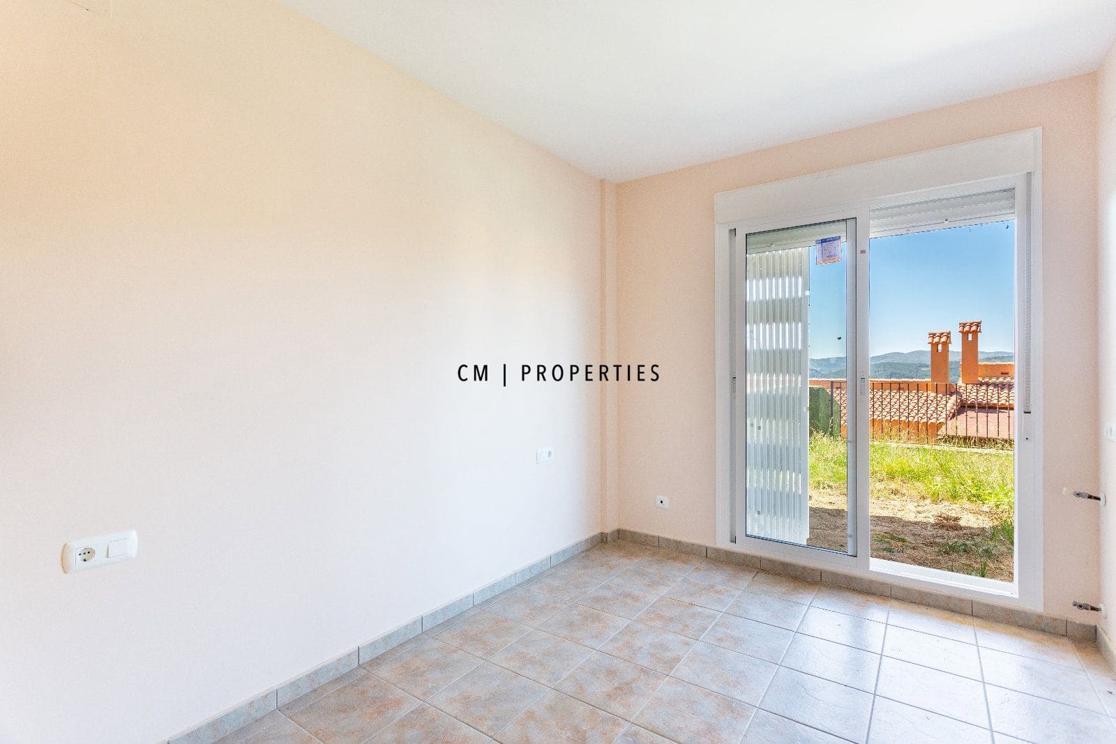 Chalet de 4 habitaciones en Torás en alquiler con piscina garaje - 800 € (Ref: 9552604)