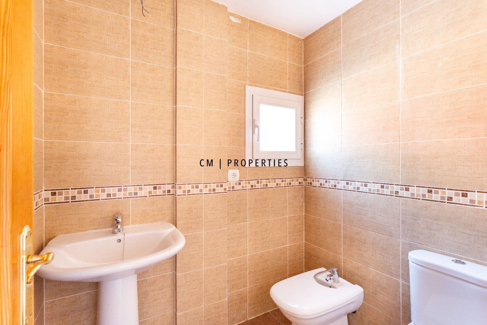 Chalet de 4 habitaciones en Torás en alquiler con piscina garaje - 800 € (Ref: 9552604)