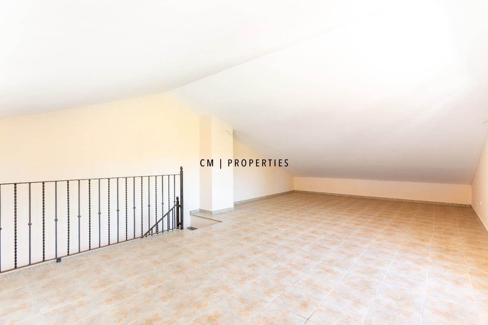 Chalet de 4 habitaciones en Torás en alquiler con piscina garaje - 800 € (Ref: 9552604)