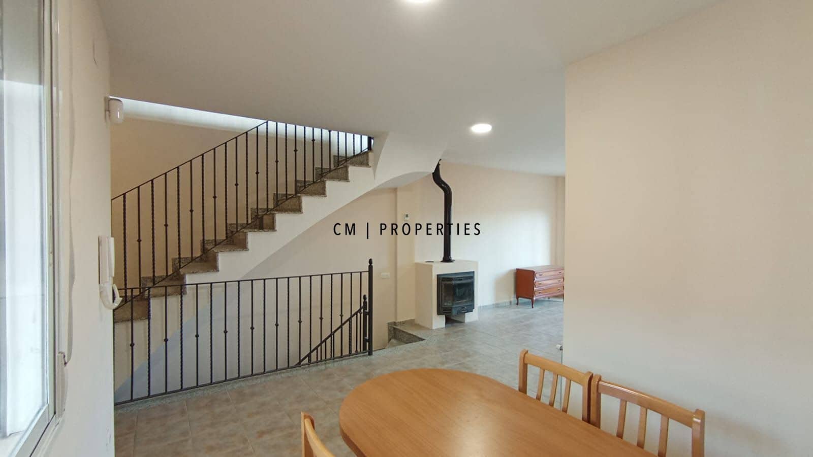 Chalet de 4 habitaciones en Torás en alquiler con piscina garaje - 800 € (Ref: 9552604)