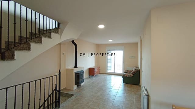 Chalet de 4 habitaciones en Torás en alquiler con piscina garaje - 800 € (Ref: 9552604)