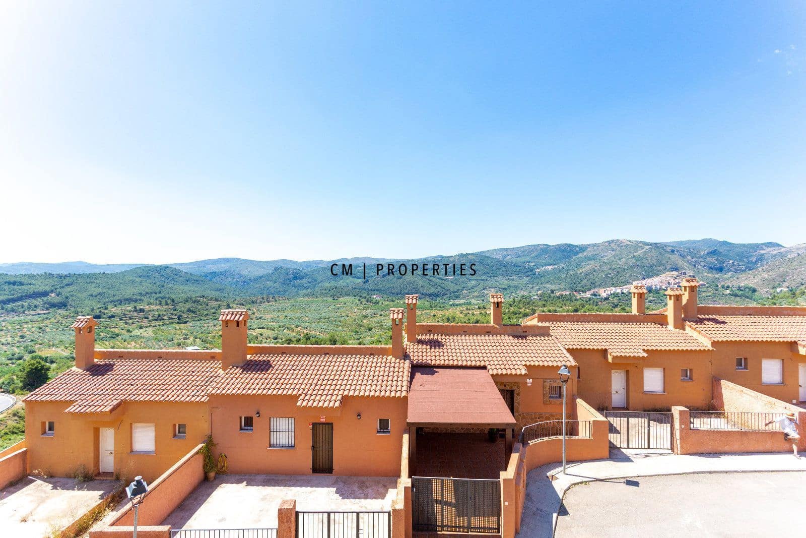 Chalet de 4 habitaciones en Torás en alquiler con piscina garaje - 800 € (Ref: 9552604)