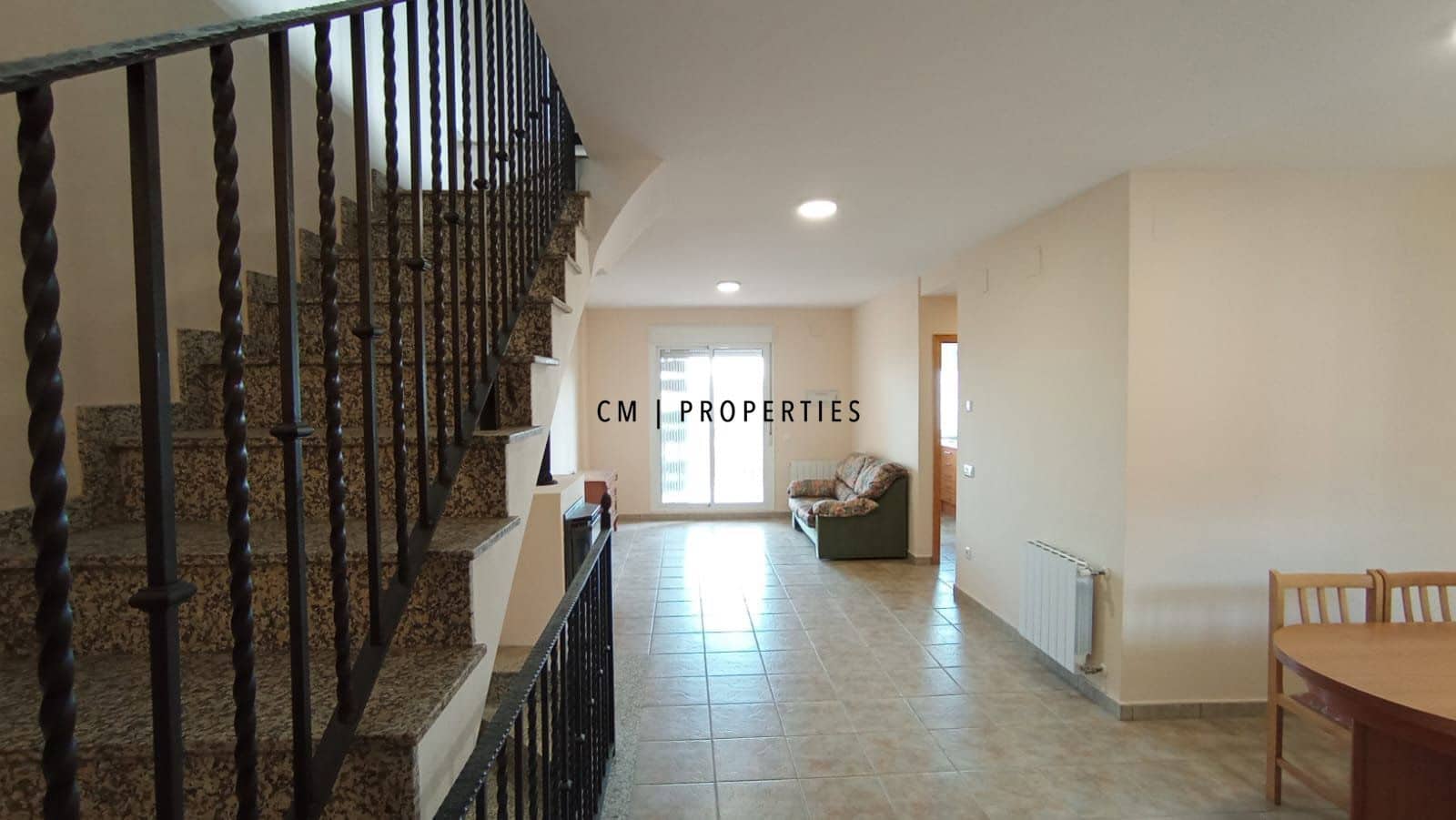 Chalet de 4 habitaciones en Torás en alquiler con piscina garaje - 800 € (Ref: 9552604)