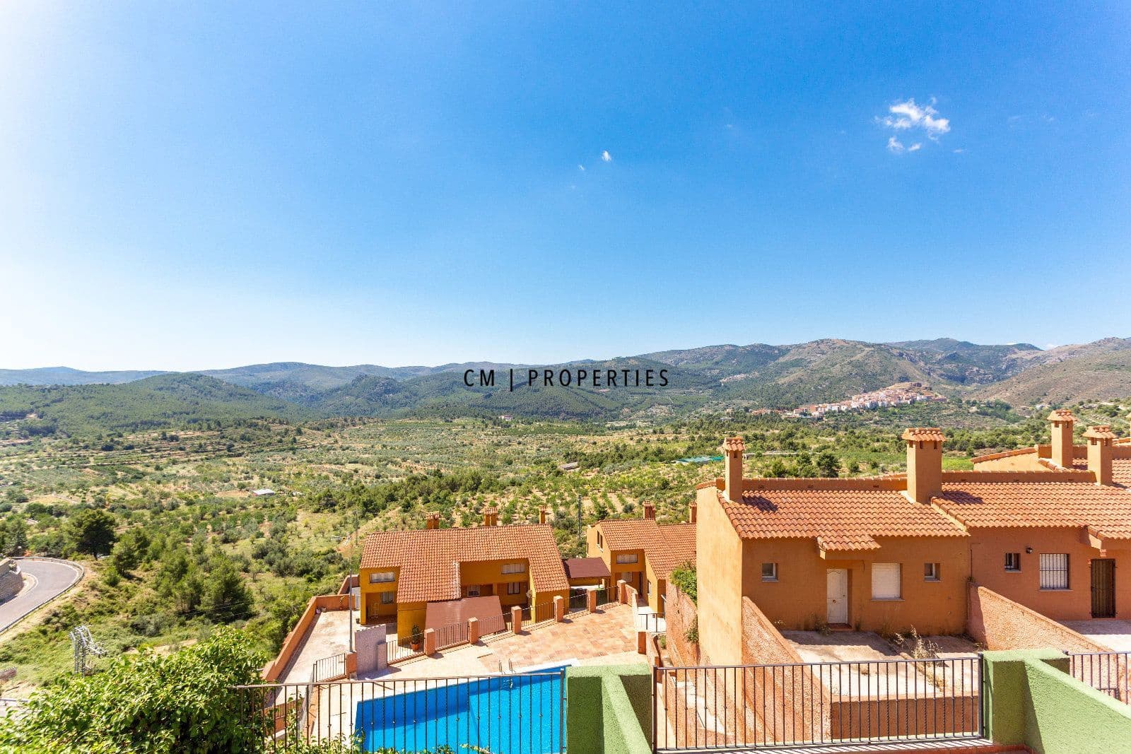 Chalet de 4 habitaciones en Torás en alquiler con piscina garaje - 800 € (Ref: 9552604)