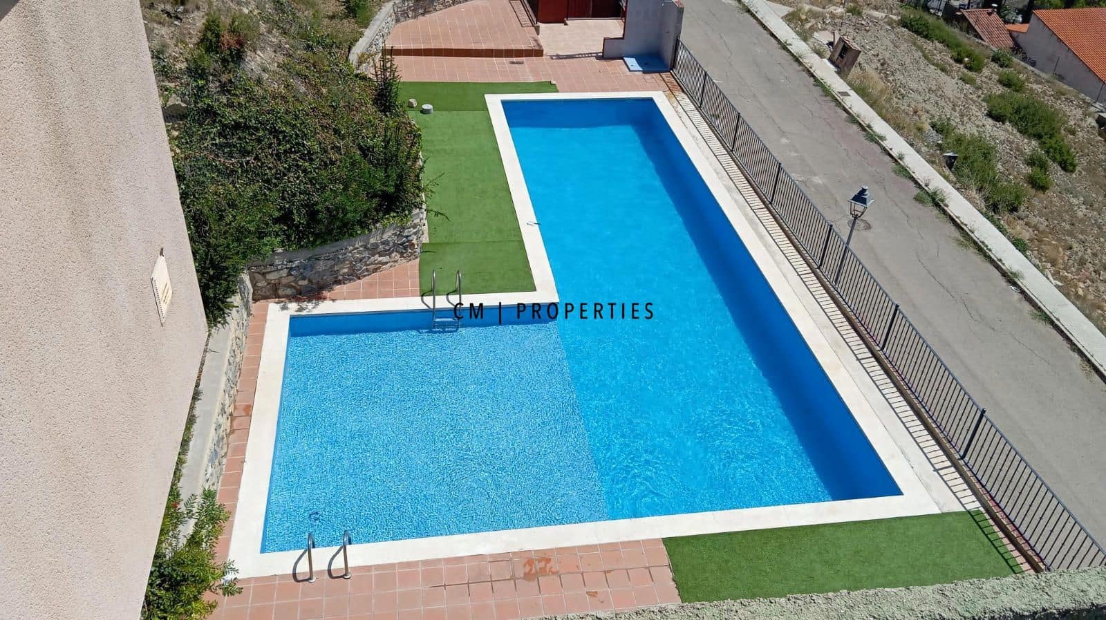 Chalet de 4 habitaciones en Torás en alquiler con piscina garaje - 800 € (Ref: 9552604)