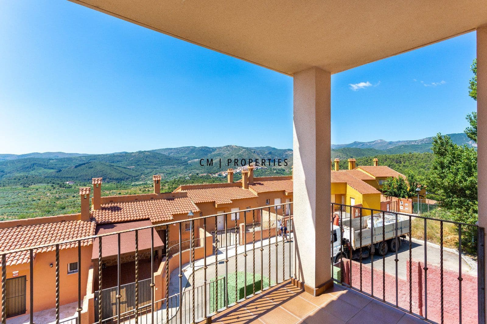 Chalet de 4 habitaciones en Torás en alquiler con piscina garaje - 800 € (Ref: 9552604)