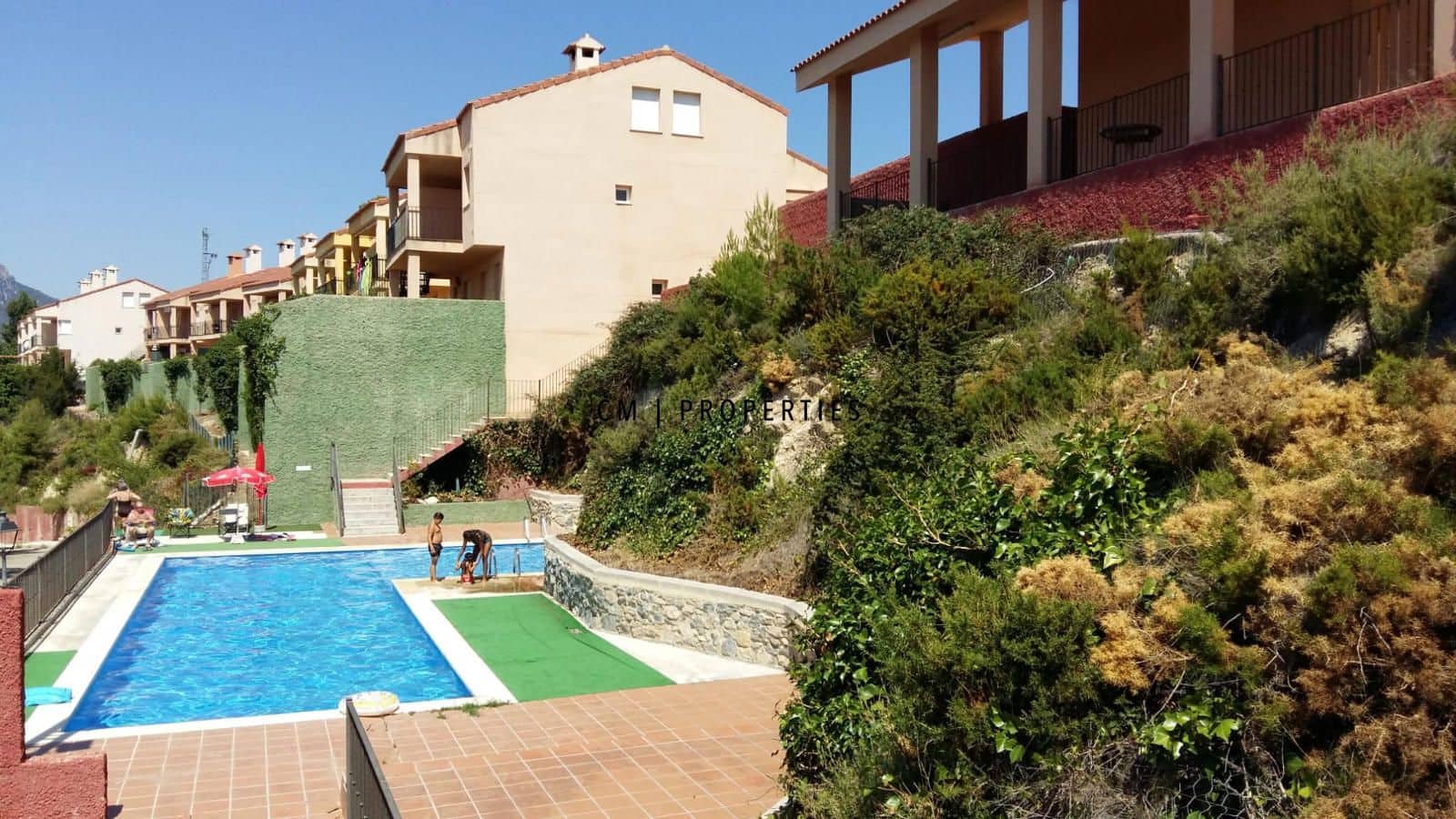 Chalet de 4 habitaciones en Torás en alquiler con piscina garaje - 800 € (Ref: 9552604)