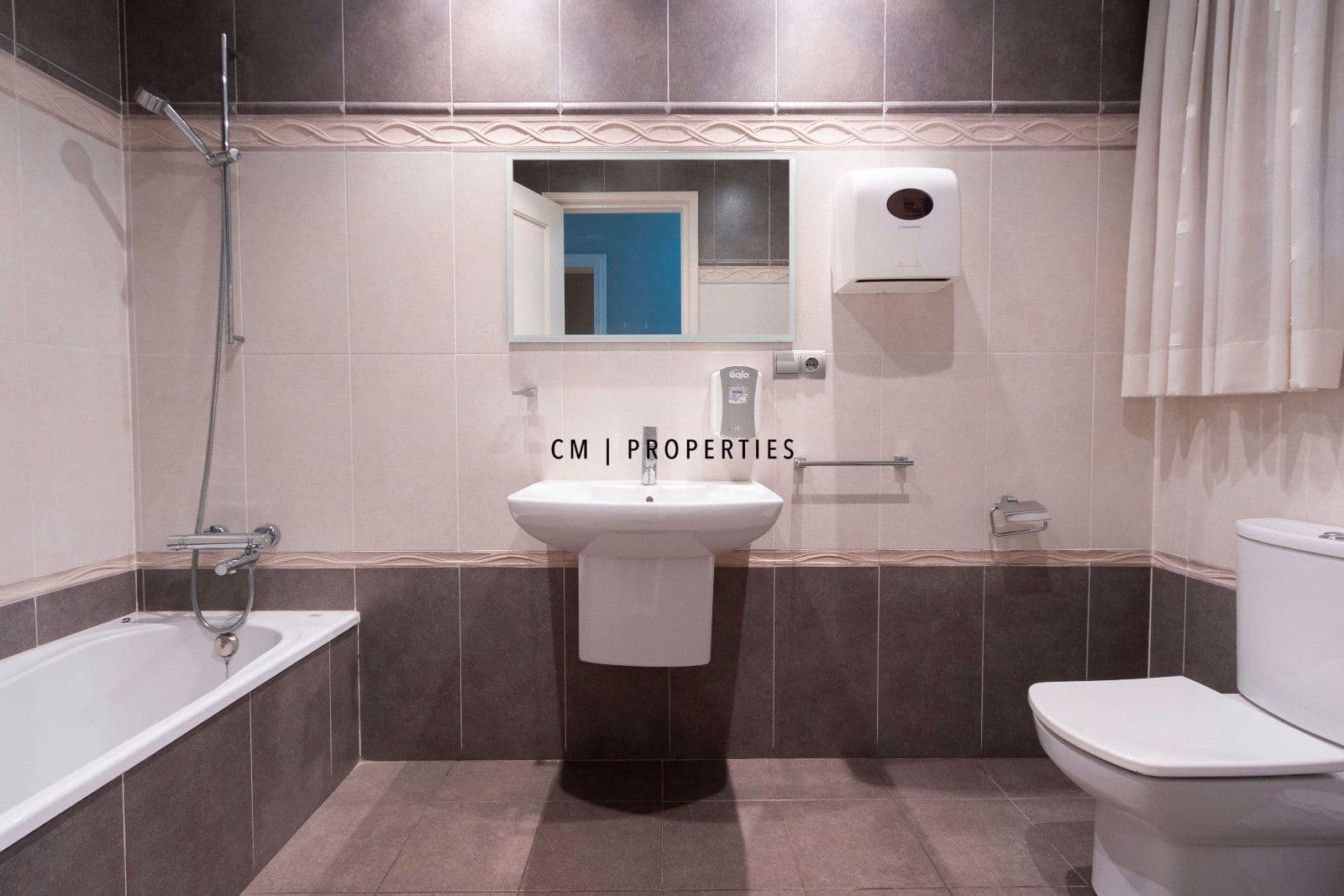 Office for rent in Valencia city - € 2,200 (Ref: 9559486)