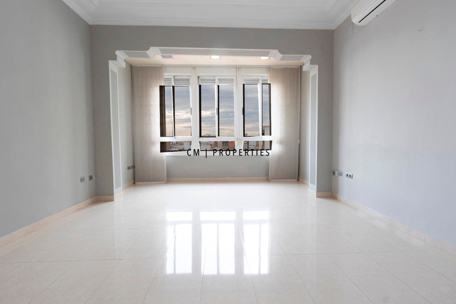 Office for rent in Valencia city - € 2,200 (Ref: 9559486)