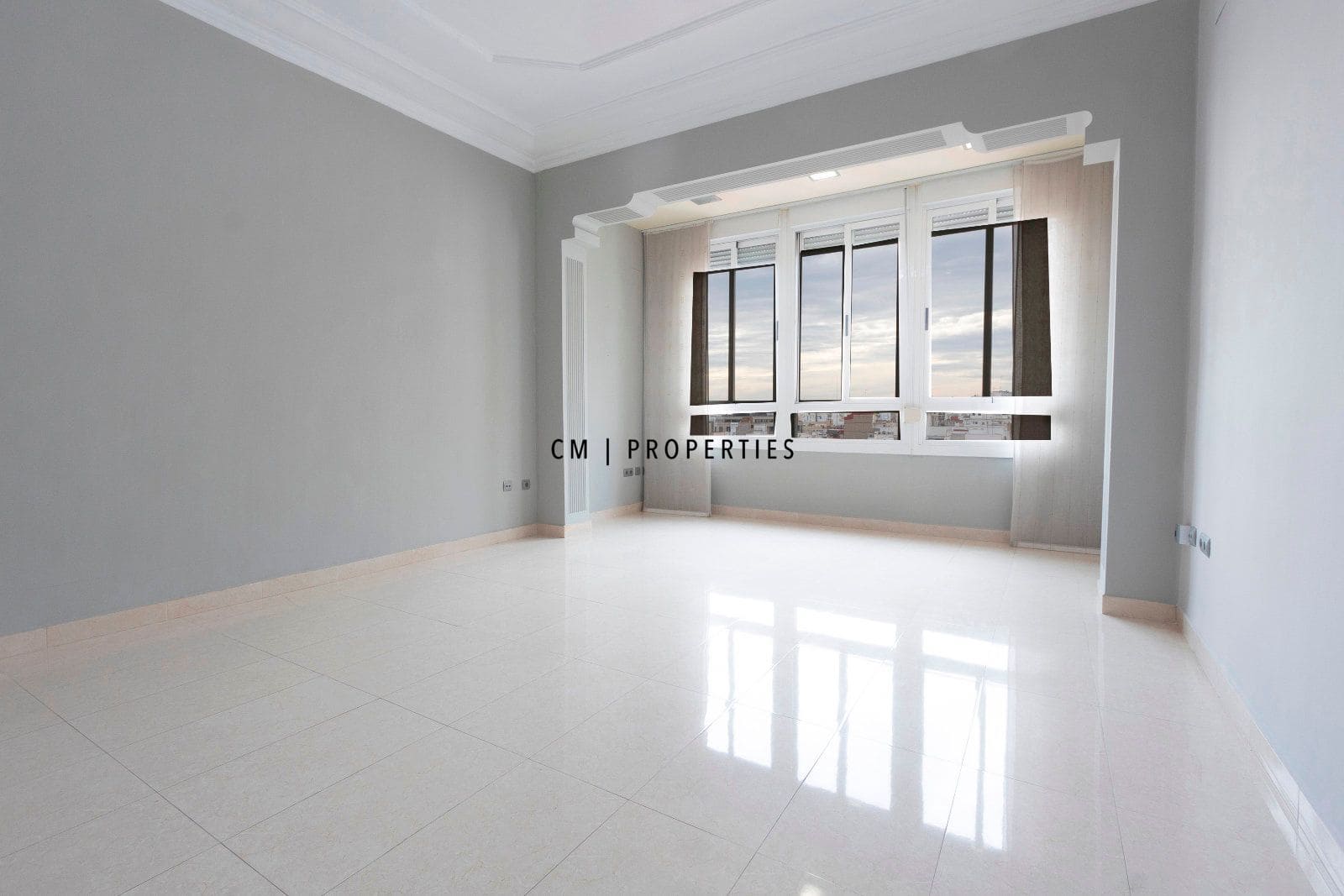 Office for rent in Valencia city - € 2,200 (Ref: 9559486)