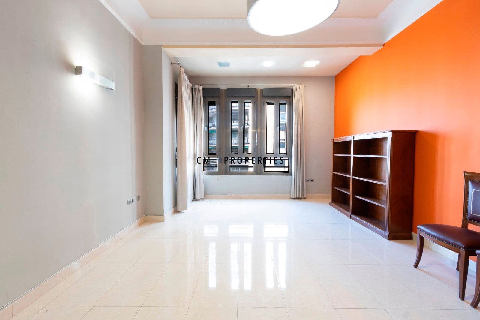 Office for rent in Valencia city - € 2,200 (Ref: 9559486)