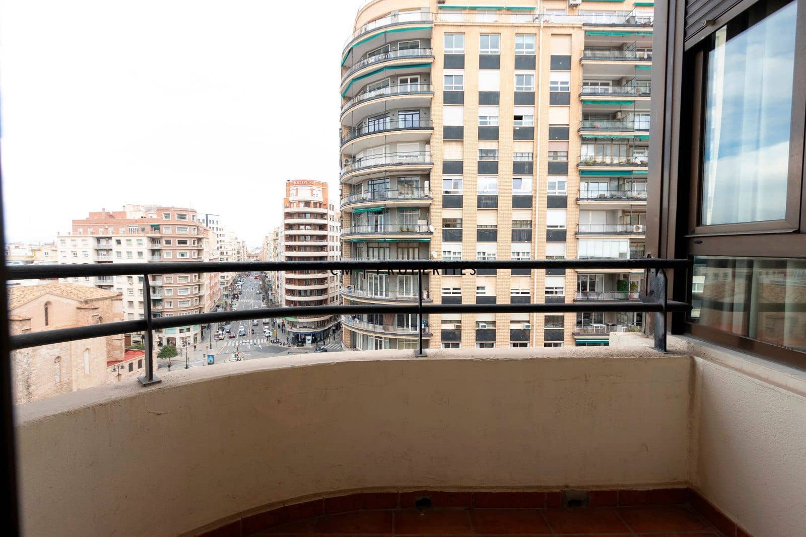 Office for rent in Valencia city - € 2,200 (Ref: 9559486)