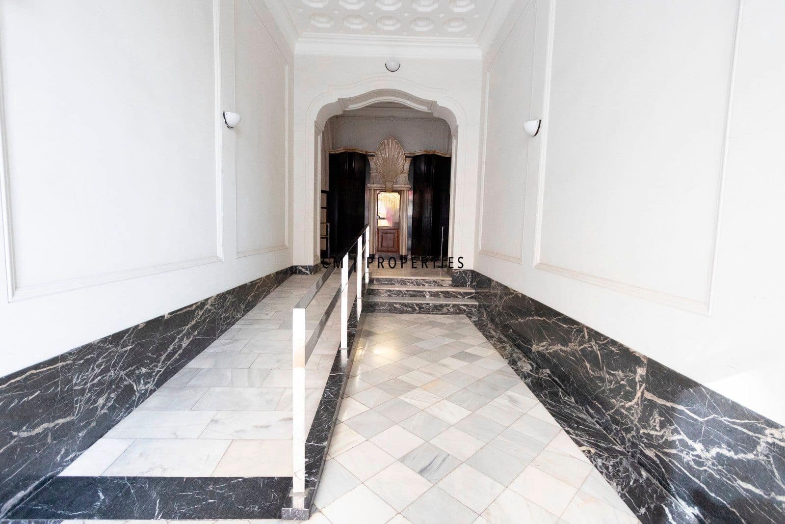 Office for rent in Valencia city - € 2,200 (Ref: 9559486)