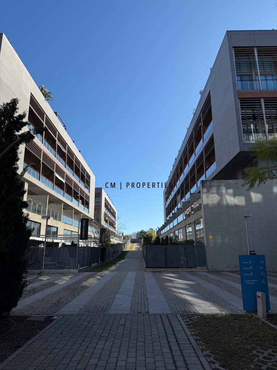 1 sypialnia Penthouse do wynajęcia w Miasto Walencja z basenem garażem - 1 400 € (Ref: 9559487)