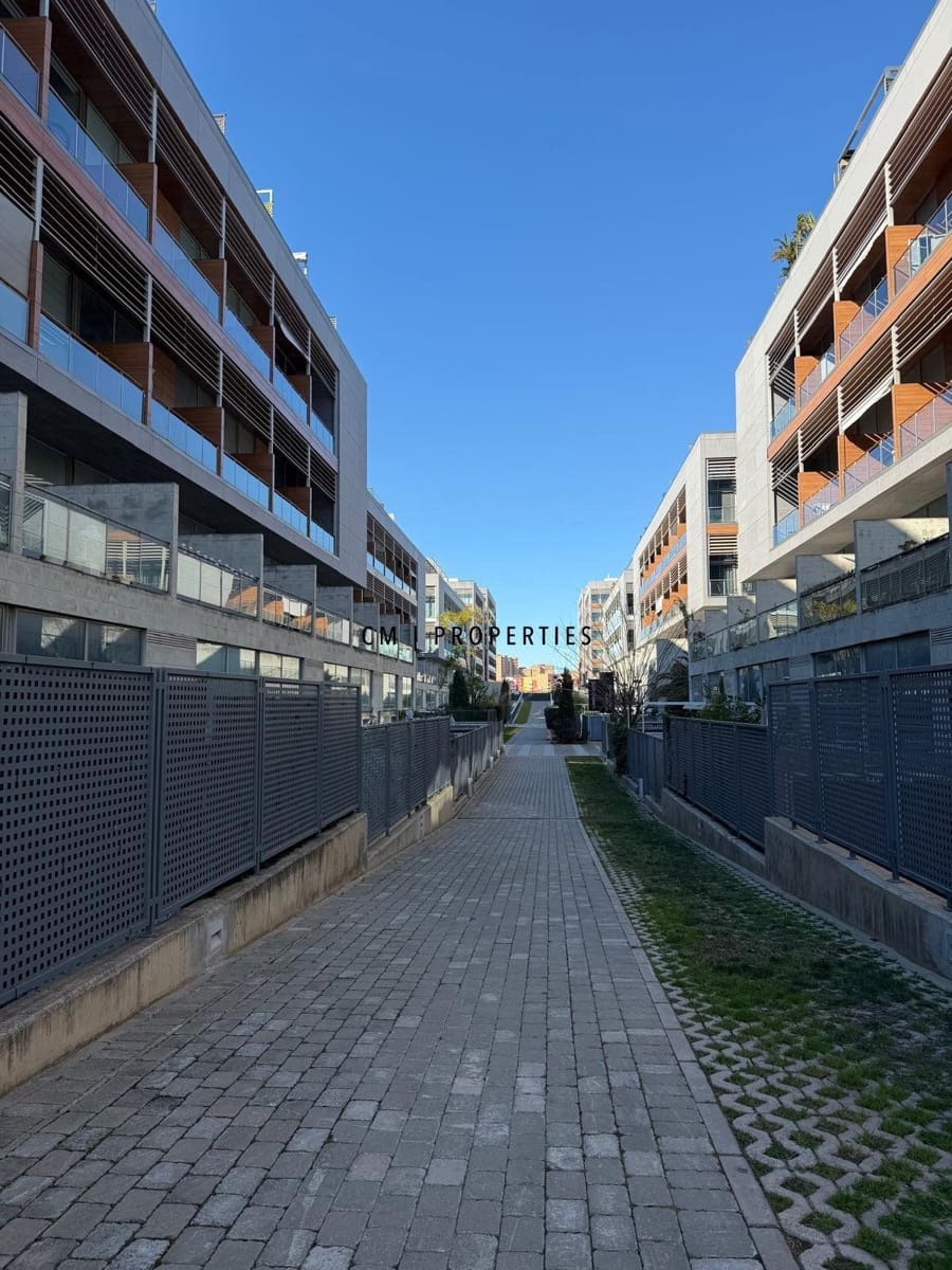 1 sypialnia Penthouse do wynajęcia w Miasto Walencja z basenem garażem - 1 400 € (Ref: 9559487)