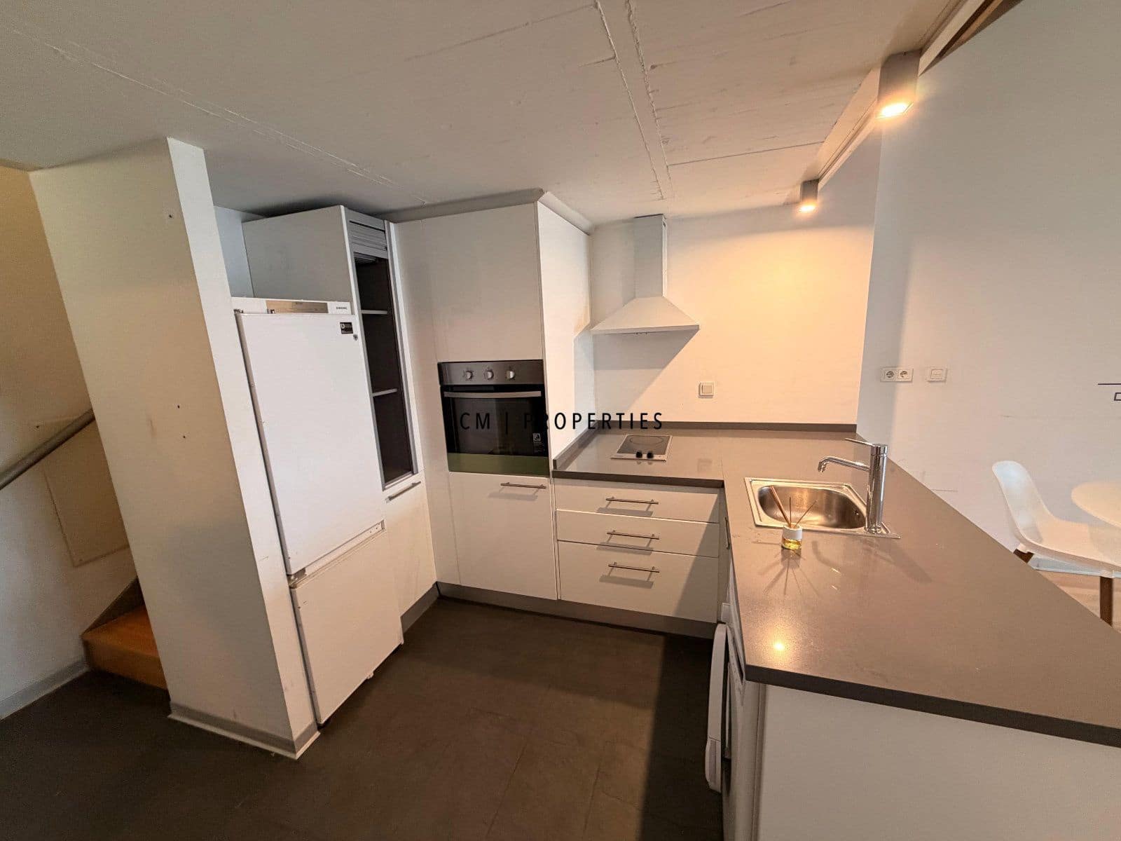 Penthouse de 1 chambre à louer à Valence ville avec piscine garage - 1 400 € (Ref: 9559487)