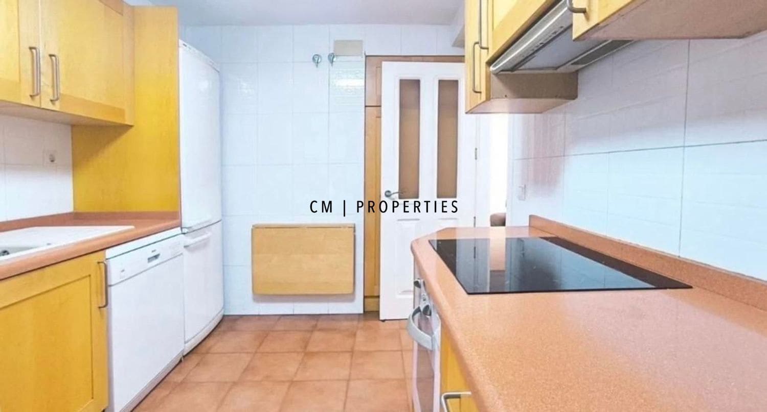 4 bedroom Flat for rent in Valencia city - € 1,400 (Ref: 9566739)