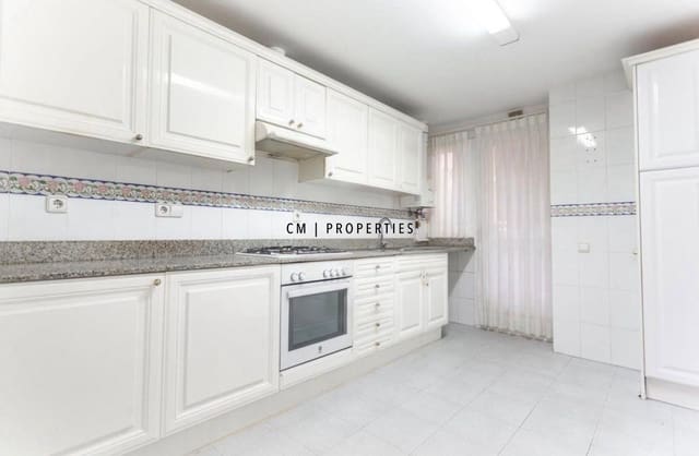 3 soveværelse Lejlighed til leje i Extramurs, Valencia by - € 1.600 (Ref: 9569242)