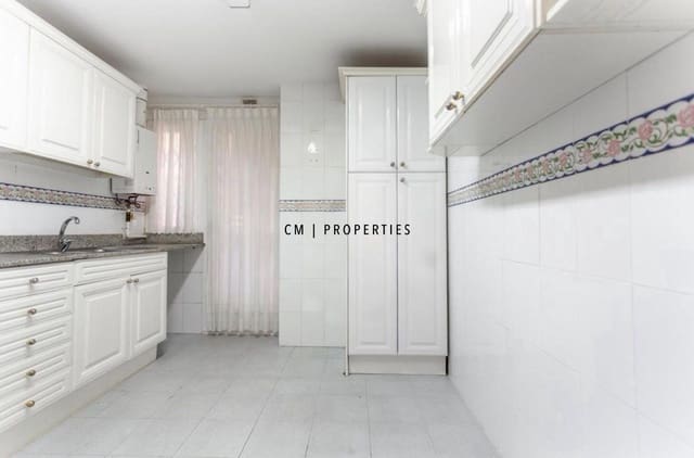 3 soveværelse Lejlighed til leje i Extramurs, Valencia by - € 1.600 (Ref: 9569242)